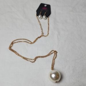 Paparazzi Elegant Gold Colored and Faux Pearl Necklace Earring Set NWT